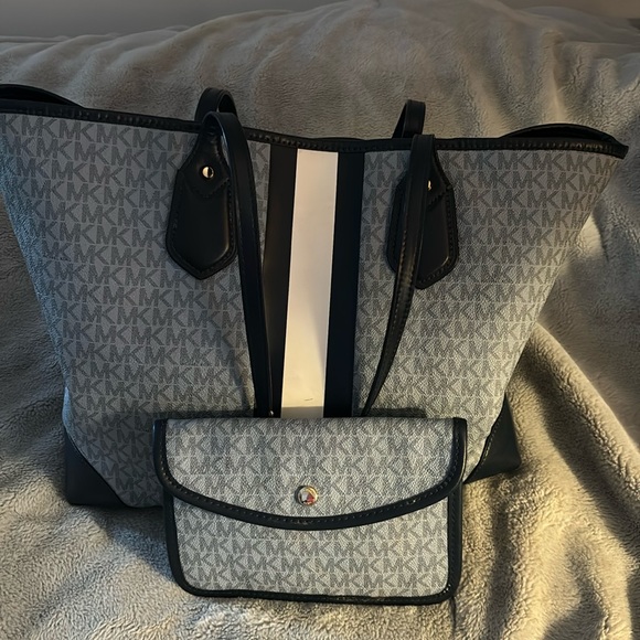 Michael Kors Handbags - Gently used Michael Kors tote bag.